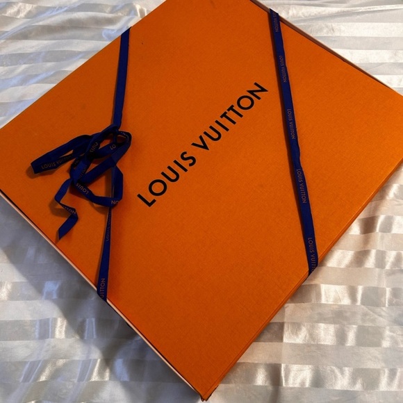 Louis Vuitton, 2022 - Picture 5 of 9